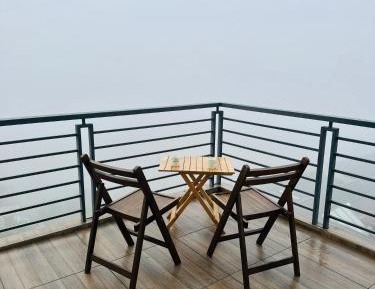Two-Bedroom Apartment with Mountain View