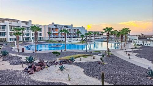Apartment with Pool View 
