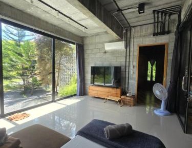 Family Room with Garden View