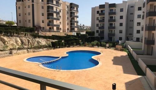 Apartment with Pool View 