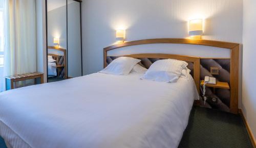 Comfort Queen Room with Balcony - Non-Smoking