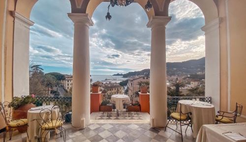 Deluxe Double Room with Balcony and Sea View