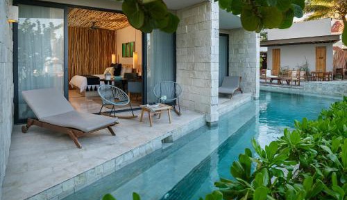 Beach Front Swim-up 
