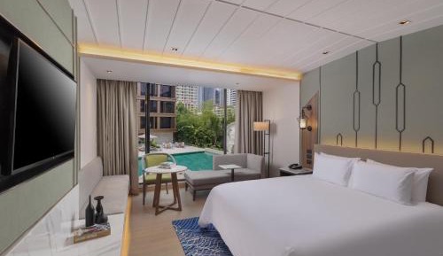 Premier Pool View 