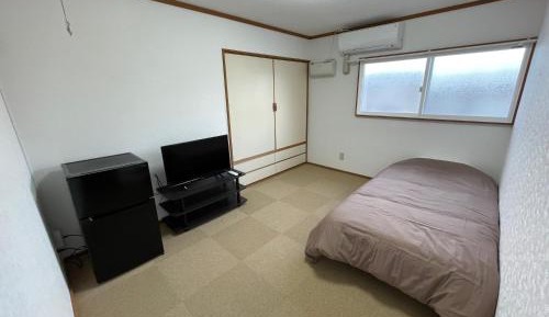 Single Room with Shared Bathroom