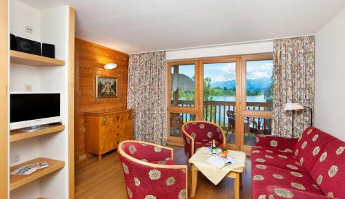 Two-Bedroom Apartment with Lake View - East Side