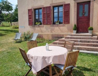 One-Bedroom Apartment with Garden View