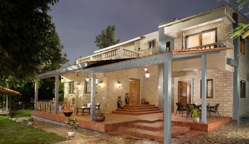 Villa with Garden View