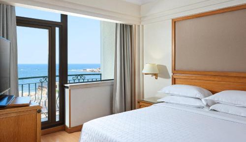 Junior Suite, 1 Queen, View, Balcony