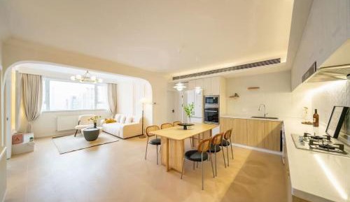 Three-Bedroom Apartment with Huangpu River View