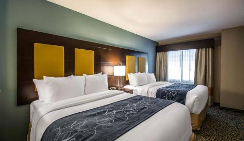 Queen Suite with two Queen Beds and Shower