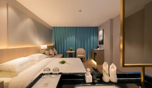 Deluxe King Room