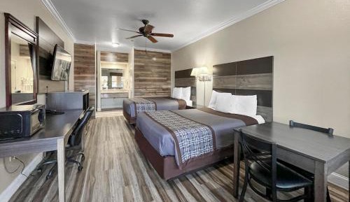 Deluxe Queen Room with Two Queen Beds