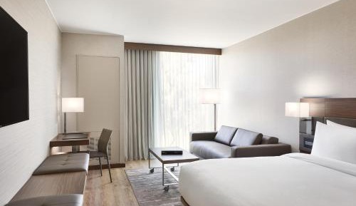 King Guest Room with Sofa Bed