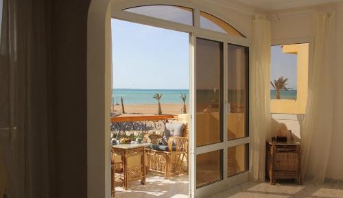 Deluxe One-Bedroom Apartment with Ocean View