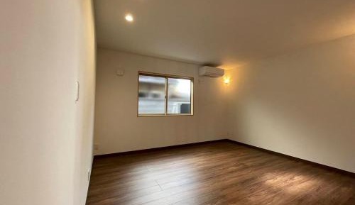 Twin Room with Shared Bathroom