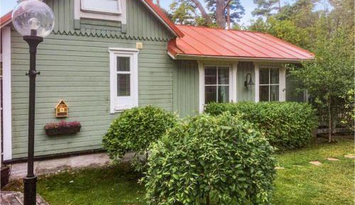 One-Bedroom Holiday Home