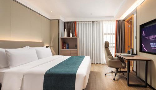 Warm City View King Room