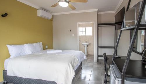 Deluxe Queen Room