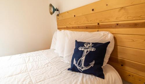 Deluxe Queen Suite