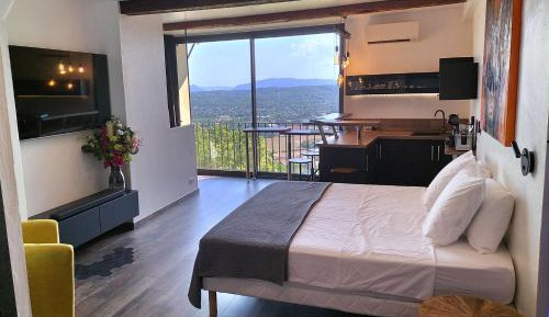 Quadruple Room with Private Bathroom