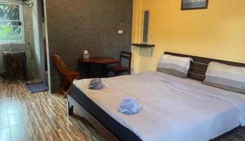 Standard Queen Room