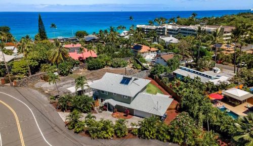Four-Bedroom Holiday Home