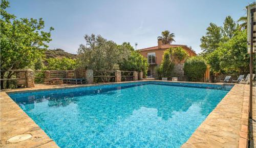 Six-Bedroom Holiday Home
