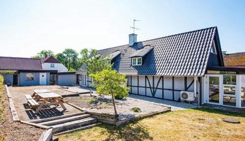 Three-Bedroom Holiday Home 