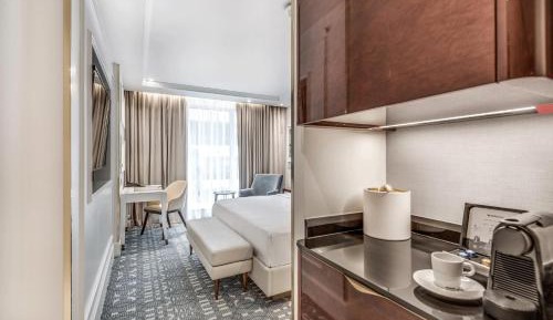 Deluxe King Room