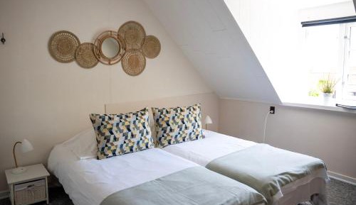 Economy Twin Room with Shared Bathroom