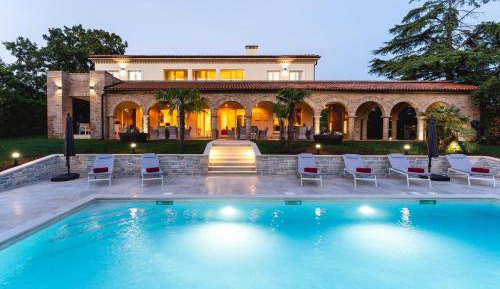 Six-Bedroom Villa 
