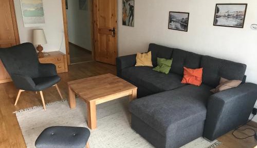Apartment with Mountain View