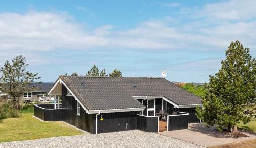 Three-Bedroom Holiday Home 