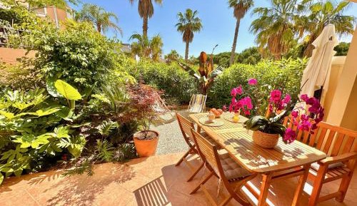 Apartment with Garden View