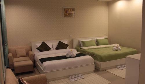 Deluxe Family Room with Pool Access 