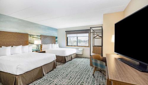 Queen Room with Two Queen Beds - Non-Smoking