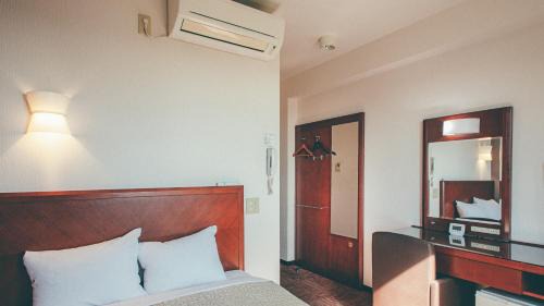 Semi-Double Room - Non-Smoking