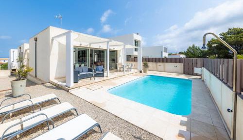 Villa with Garden View