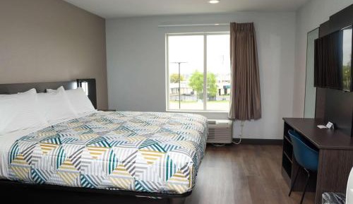 Deluxe King Room - Non-Smoking