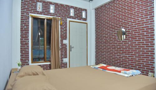 Deluxe Room (2 Adults + 1 Child)