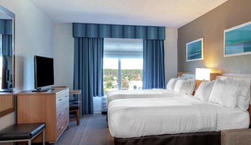 Queen Room with Two Queen Beds with Lakeview