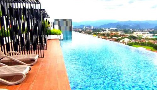 Apartment with Mountain View