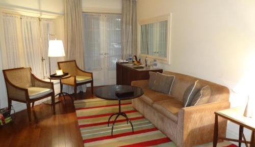 Executive Suite One Bedroom Garden View King Bed