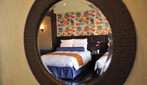 Deluxe Room with View Bath - Non-Smoking