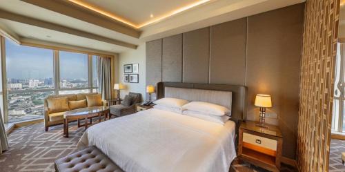 Sheraton Suite, Club level, 1 Bedroom Larger Suite, 1 King