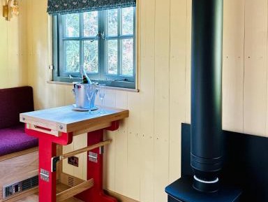 Woodland Suite (Luxury Shepherd Hut)