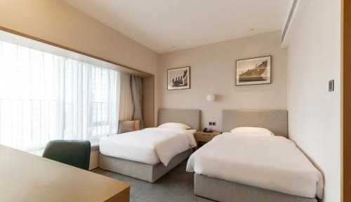 Superior Twin Bed Suite