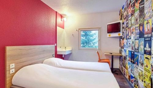 Side Car Room with Shared Bathroom