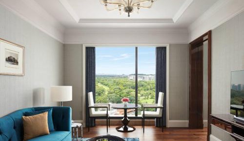 Executive Suite King Room with Club Lounge Access